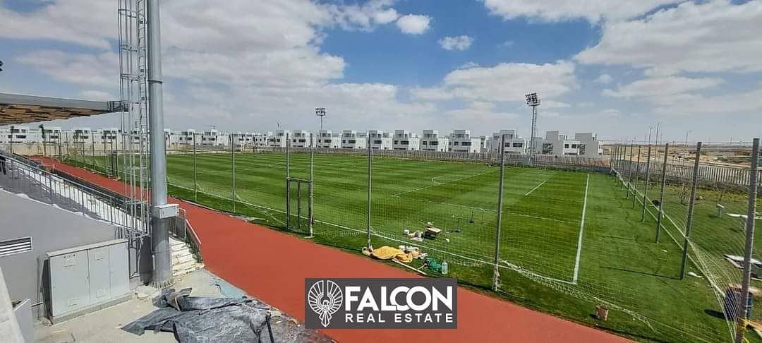 For immediate sale, a fully finished two-bedroom apartment on the view next to the International Medical Center in Shorouk, Al Roj Compound 5