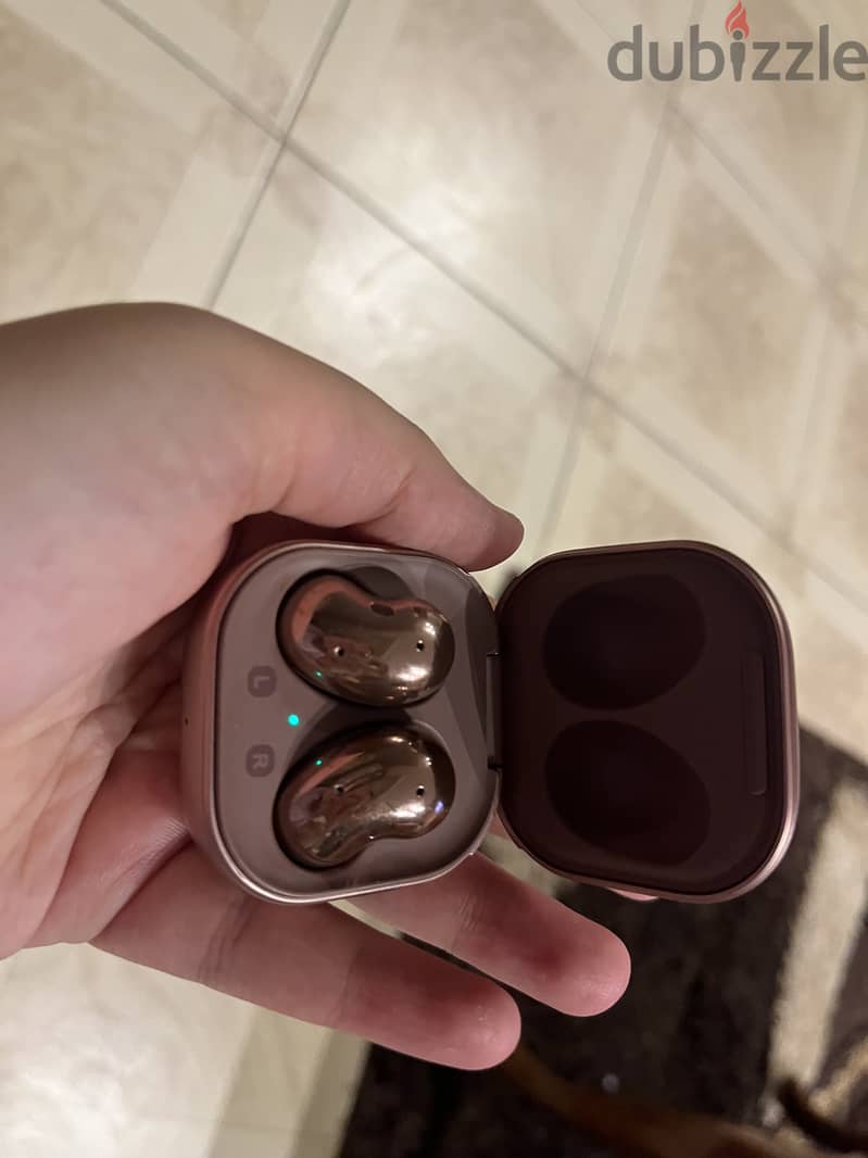 Samsung buds live pink - like new 1