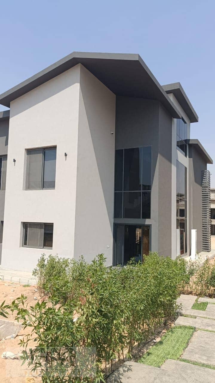 villa for sale early deliver 240m at creek town 3