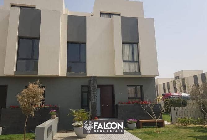 للبيع في البروج فيلا town house بالتقسيط 8 سنوات كمبوند alburouj 10