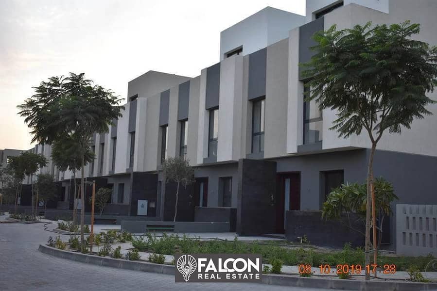 للبيع في البروج فيلا town house بالتقسيط 8 سنوات كمبوند alburouj 12