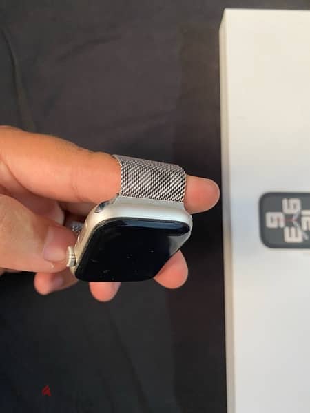 apple watch se 2 (44 mm ) 4