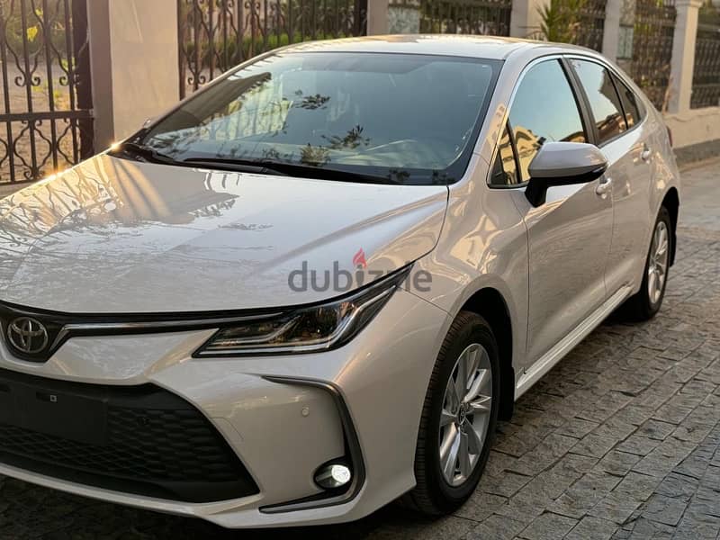 Toyota Corolla 2024 Smart  ابيض 1