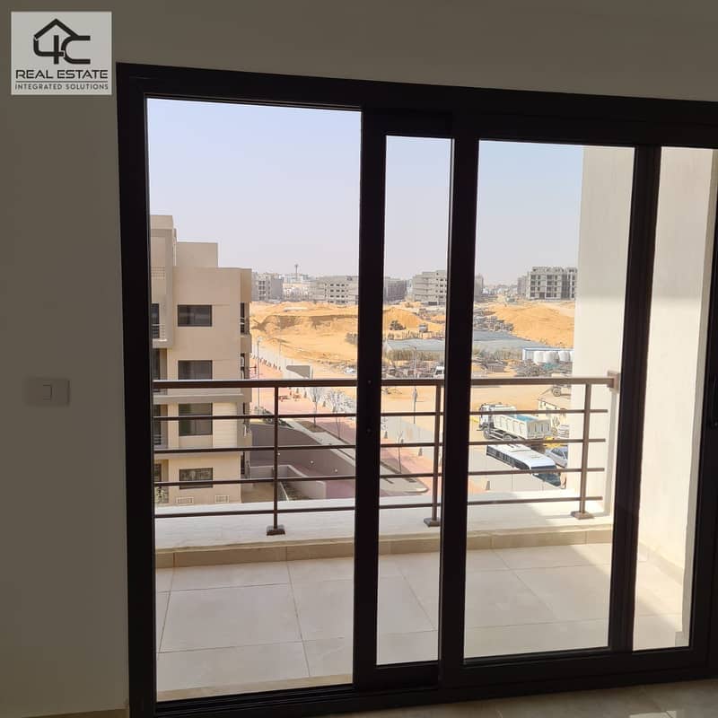 At the lowest price in the market, a fully finished penthouse for sale in Fifth Square Compound - Al Marasem 4