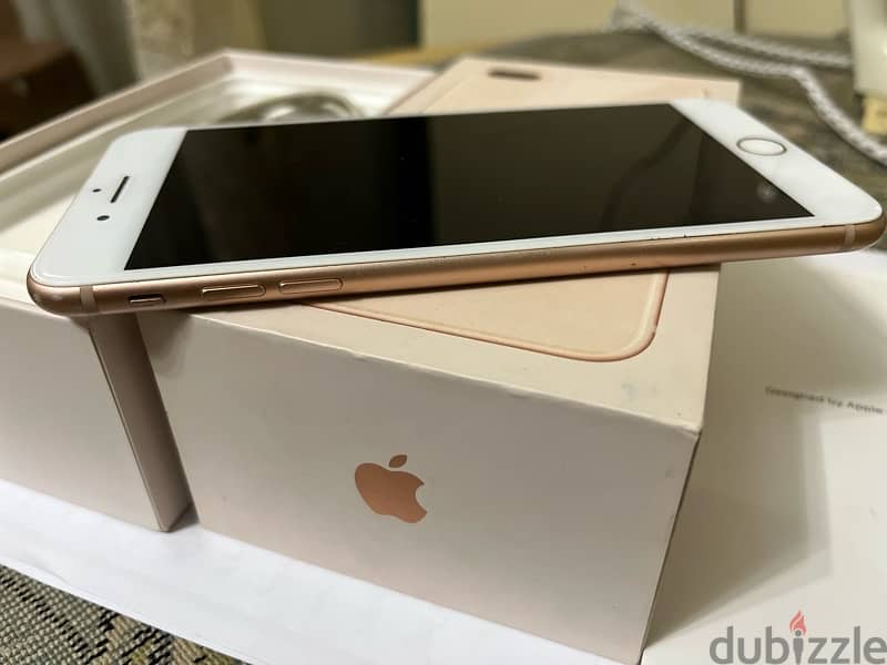 IPhone 8 Plus Rose Gold Zero بالعلبه كسر الزيروو 5