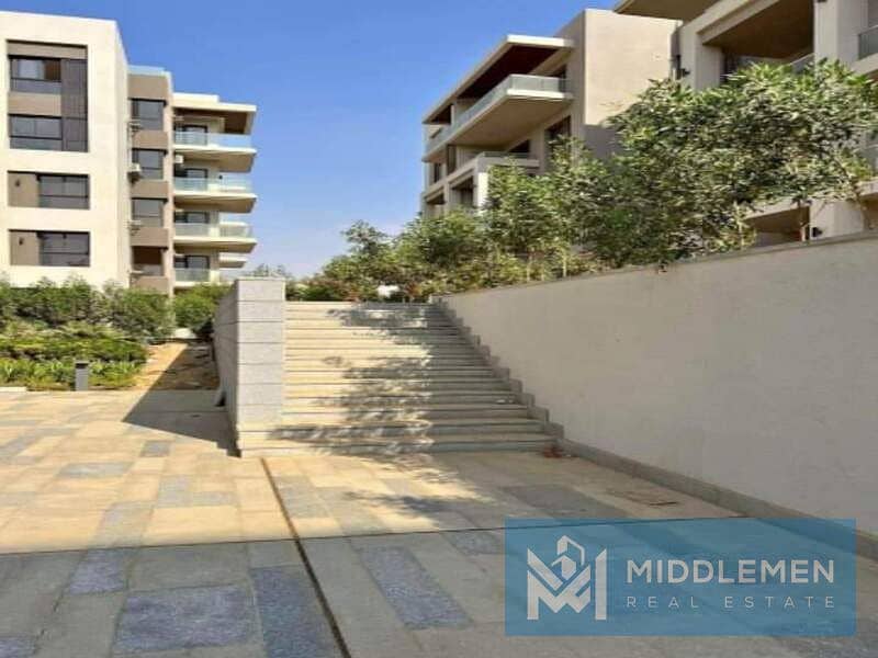 quatro villa 210m garden 83m under market price DP 2,100,000 prime location , the crest 5