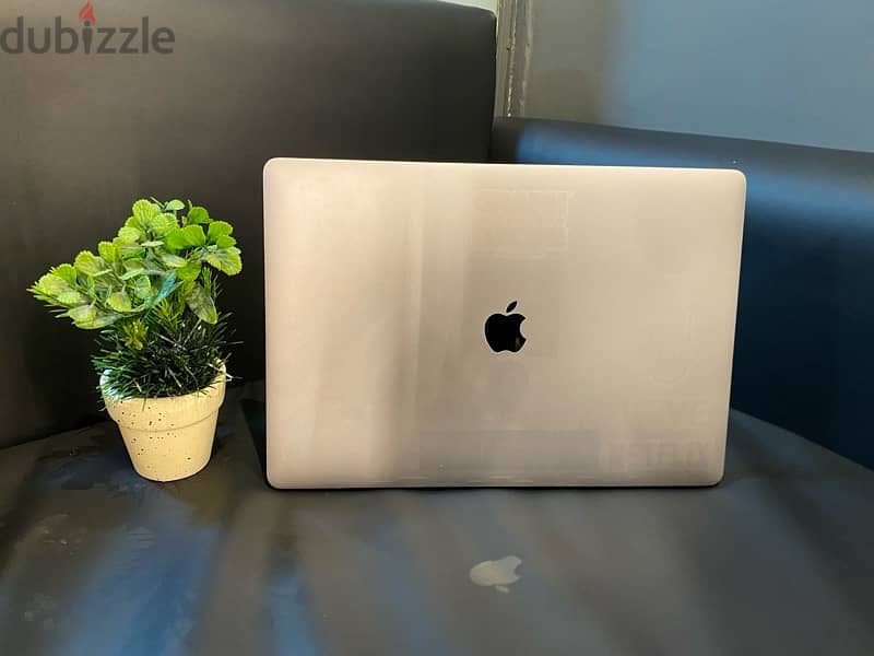 MACBOOK PRO 2017 - 15 inch 1