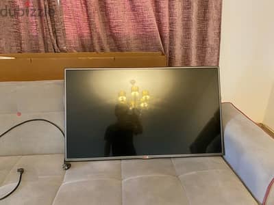 lg tv 43 great condition شاشة  ال جي 43 حاله ممتازه