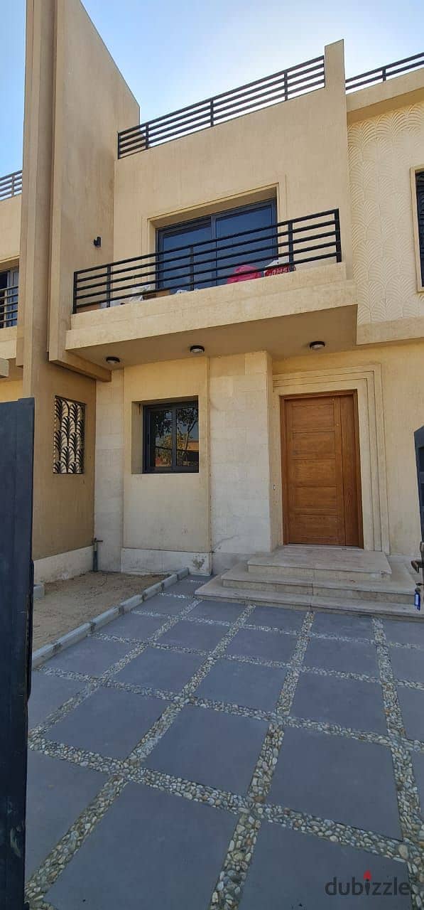 Villa for rent in Alma Compound, Sheikh Zayed, next to Arkan Plaza First residence, with kitchen, air conditioners, and fully equipped garden. 1