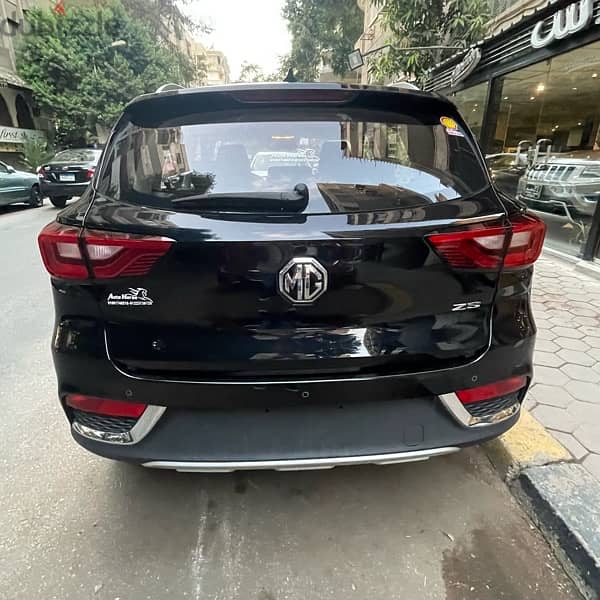 MG ZS 2025 زيرو 4