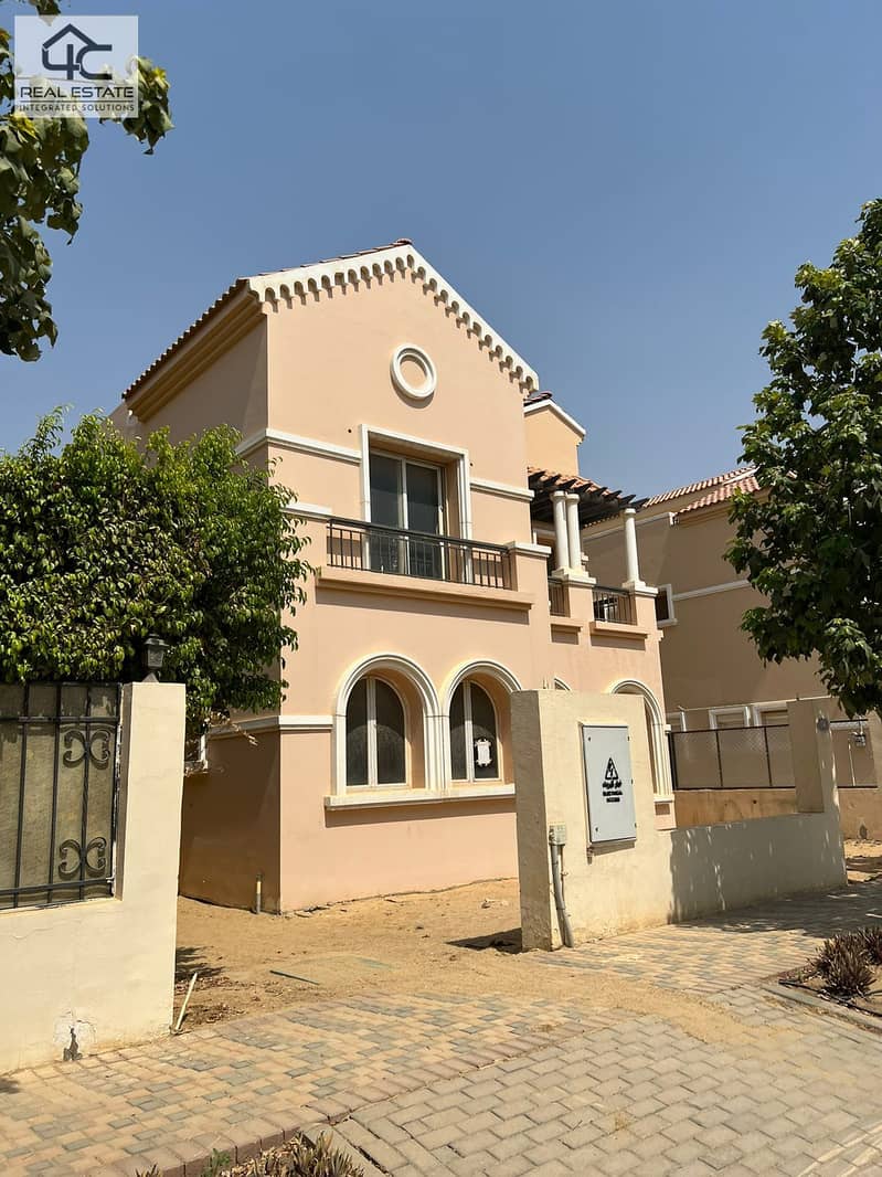 Standalone Open view over landscape in Hyde park 1