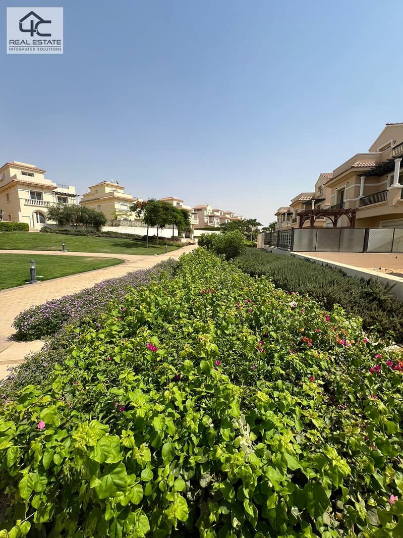 Standalone Open view over landscape in Hyde park 9