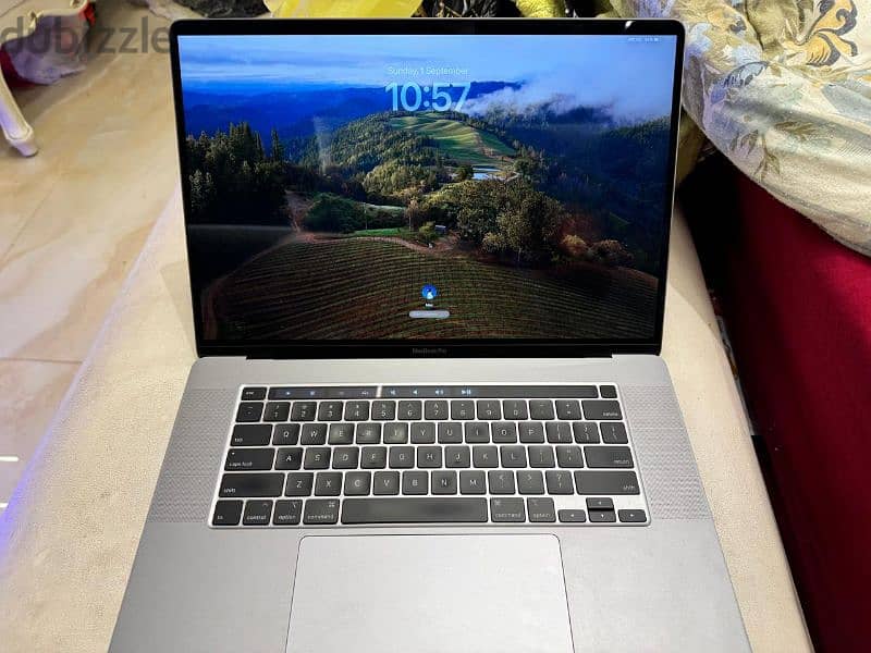 MacBook Pro 15-inch 2019 32g 1000SSD cor i9 0