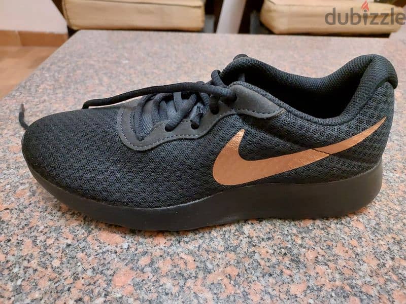 Women Nike Tanjun coach 2