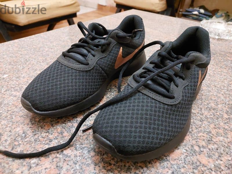 Women Nike Tanjun coach 5