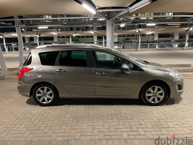 Peugeot 308 SW 2012 1