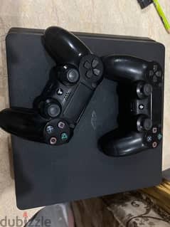 ps4 slim نضيف جدا استعمال شخصي مع دراعين