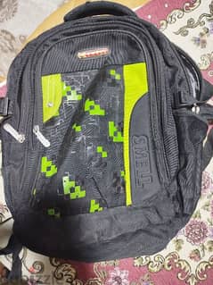 it's a good bag. it can carry heavy things . it's was used for 1 year