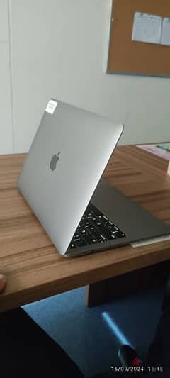 apple MacBook pro 2020