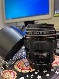 canon 85m 1.8 مهاها كل حاجة بالكرتونة