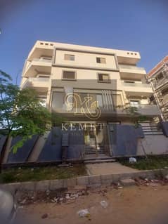 Apartment 165 m, third floor, Landalus 1, next to Al-Sharqawi Mosque, immediate receipt, meter, elevator, occupant, residential building, share in the 0