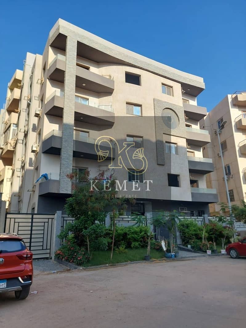 160 sqm apartment, second floor, South Lotus, inhabited building, share of the land, garage and storeroom, immediate receipt, half finished with count 1