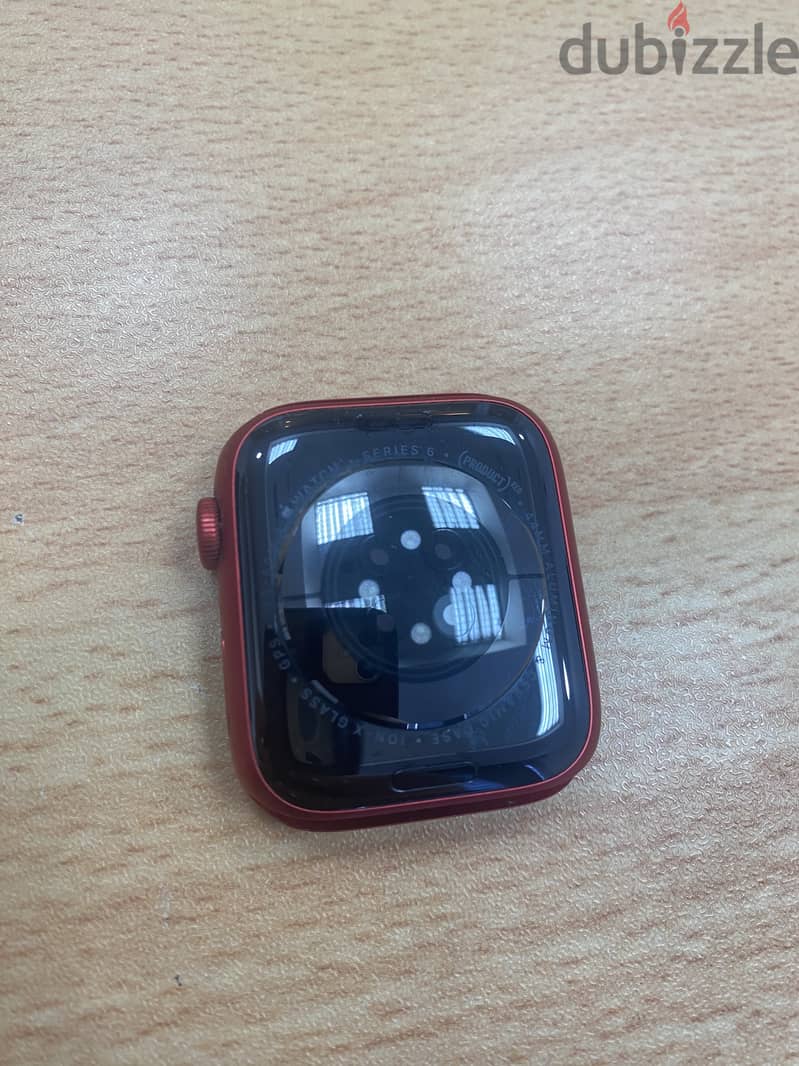 Apple watch series 7 - red 1