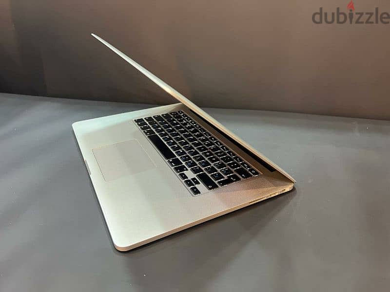 apple MacBook pro 2015 15 inch 1