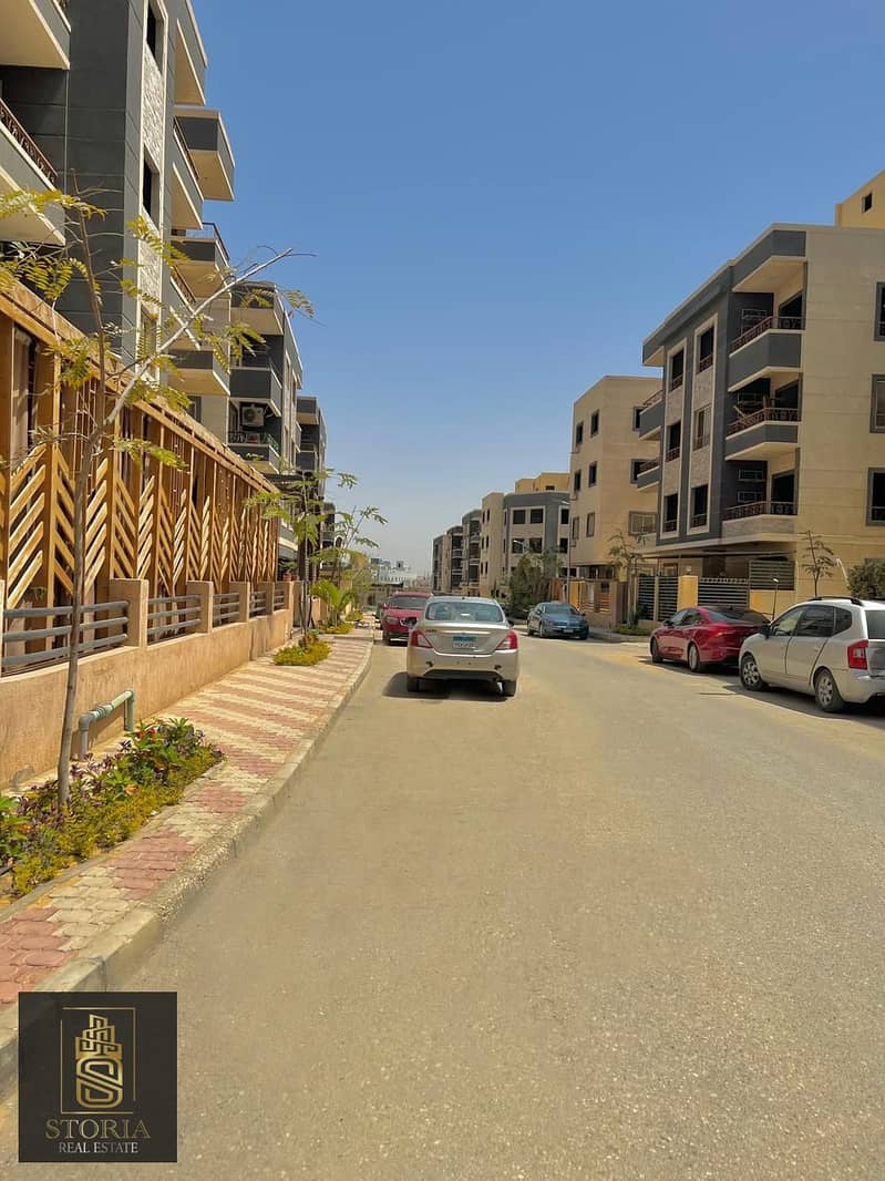 With a down payment of 1,200,000, receive your apartment in the heart of the Fifth Settlement, next to the American University in Cairo. 12