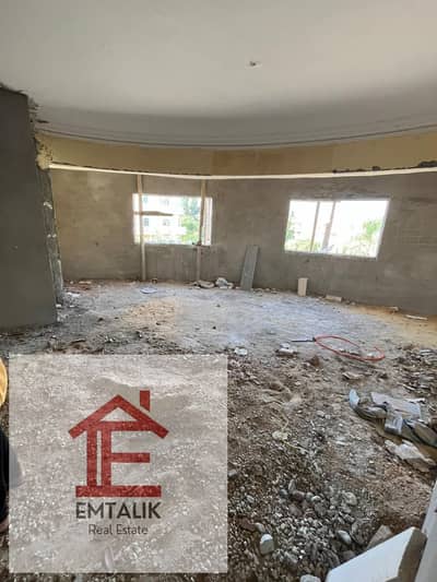 meters, ground floor, First District, Fifth Settlement It consists of 3 bedrooms, 2 bathrooms, a 3-piece reception area, a kitchen, and a garden 100 m