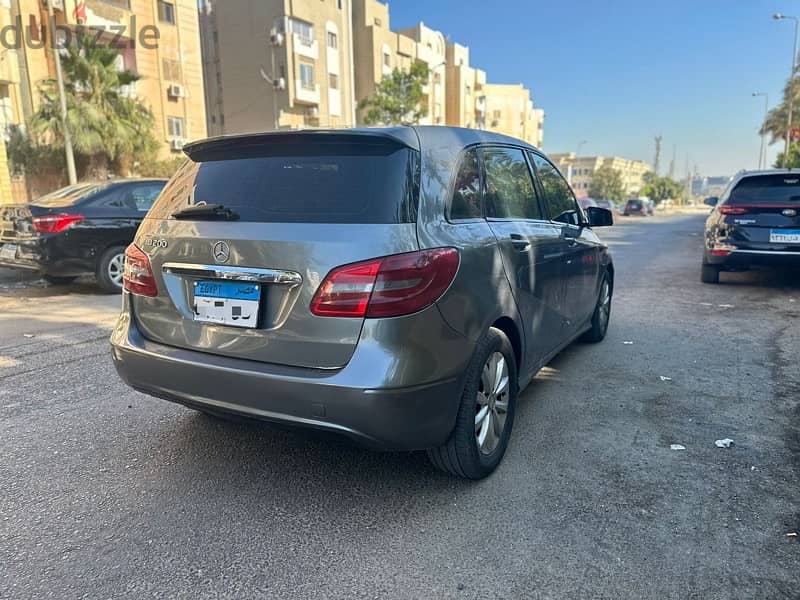 B200 فابريكا حالة ممتازة و للبدل 8