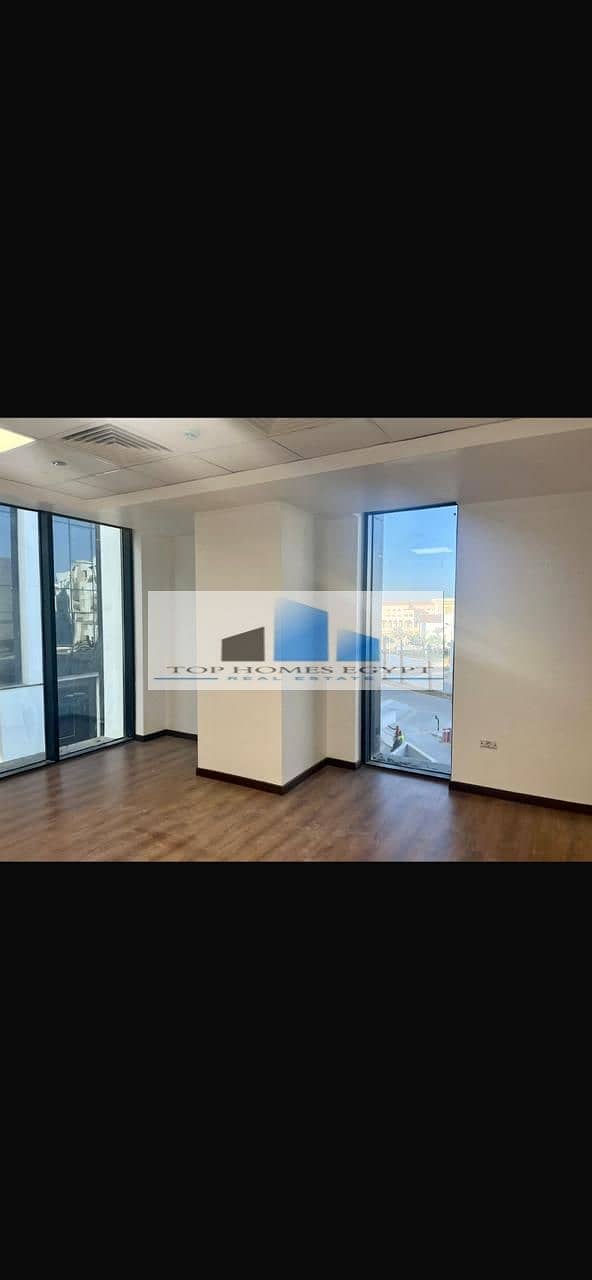 Office for rent 142 SQM fully finished with ACs in a prime location in Hyde Park / مكتب للإيجار متشطب بالتكييفات موقع مميز في هايد بارك 3