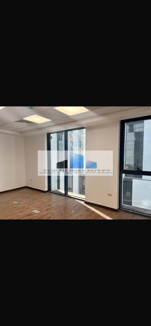 Office for rent 142 SQM fully finished with ACs in a prime location in Hyde Park / مكتب للإيجار متشطب بالتكييفات موقع مميز في هايد بارك 5