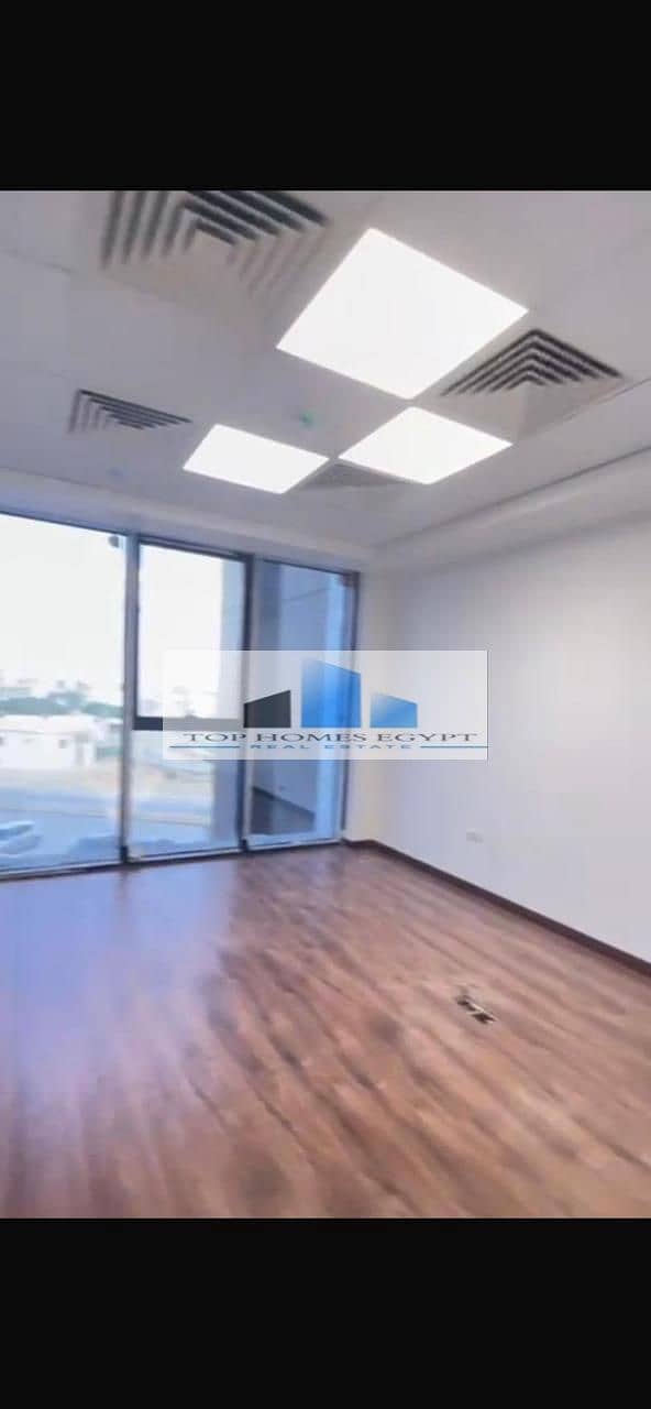 Office for rent 142 SQM fully finished with ACs in a prime location in Hyde Park / مكتب للإيجار متشطب بالتكييفات موقع مميز في هايد بارك 8