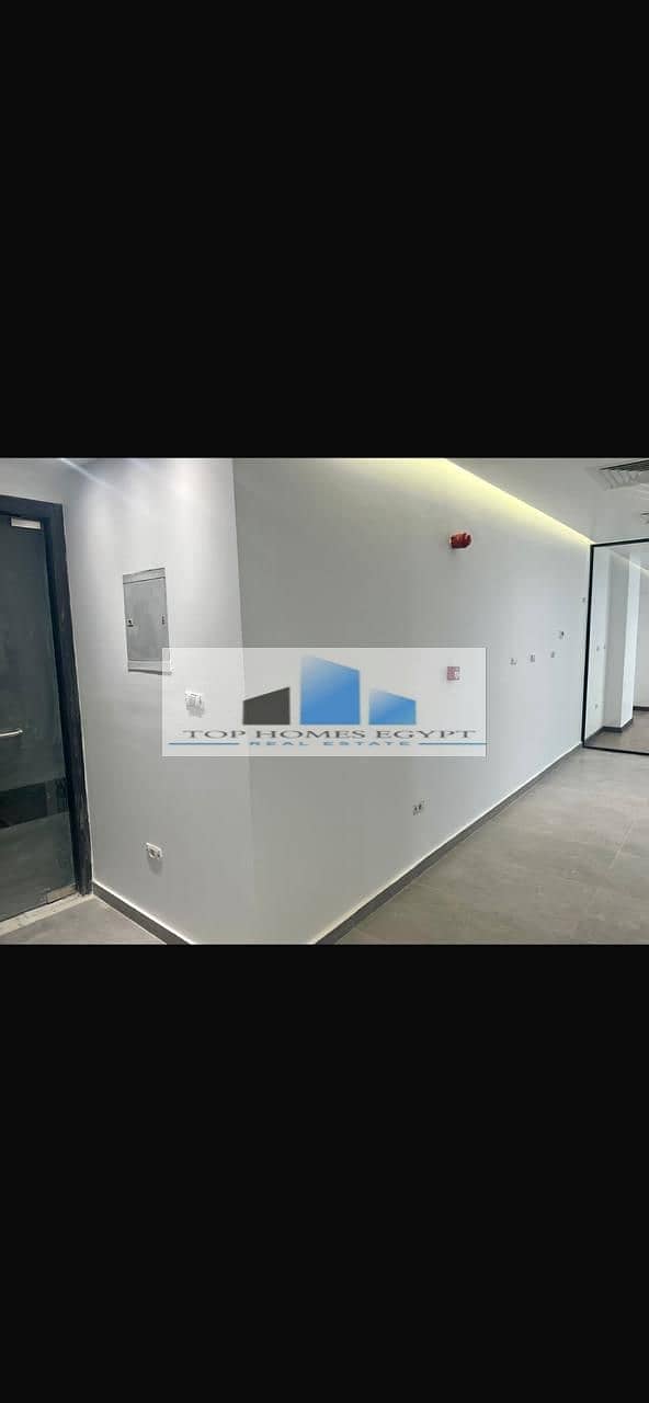 Office for rent 142 SQM fully finished with ACs in a prime location in Hyde Park / مكتب للإيجار متشطب بالتكييفات موقع مميز في هايد بارك 9