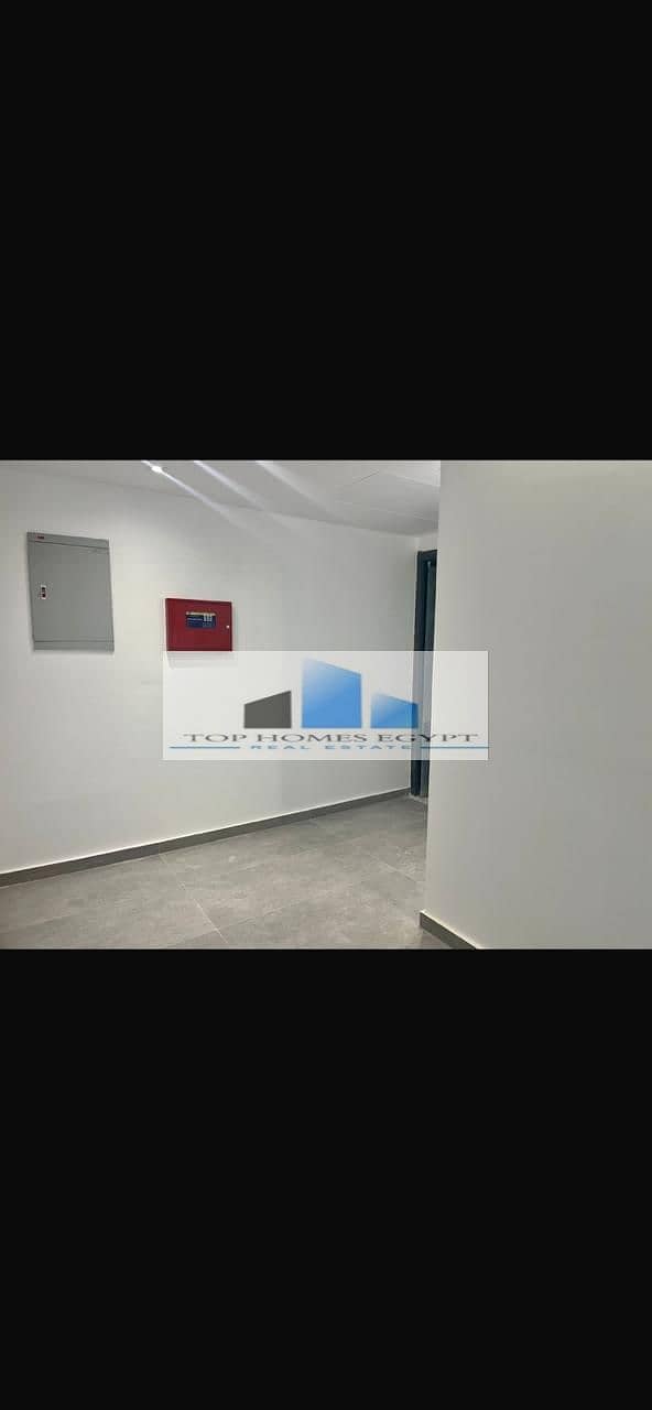 Office for rent 142 SQM fully finished with ACs in a prime location in Hyde Park / مكتب للإيجار متشطب بالتكييفات موقع مميز في هايد بارك 10