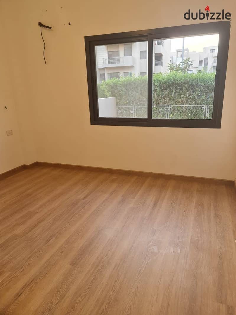 Apartment for sale ground floor  Fifth Square Compound - semi-furnished 4