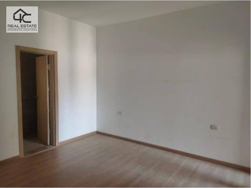 apartment with air conditioners with the longest period of payment in installments ready to move in, at a price that includes maintenance and a garage 3