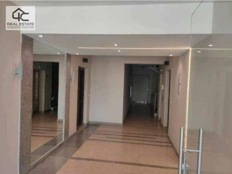 apartment with air conditioners with the longest period of payment in installments ready to move in, at a price that includes maintenance and a garage 10