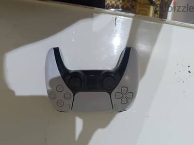 دراع ps5 ابيض اللون