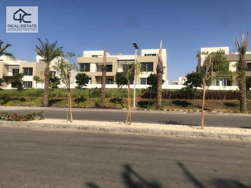 Stand-alone villa for sale, 256 square meters, 4 rooms, 5 bathrooms, view, landscape, distinctive location, at the lowest price in the market 8