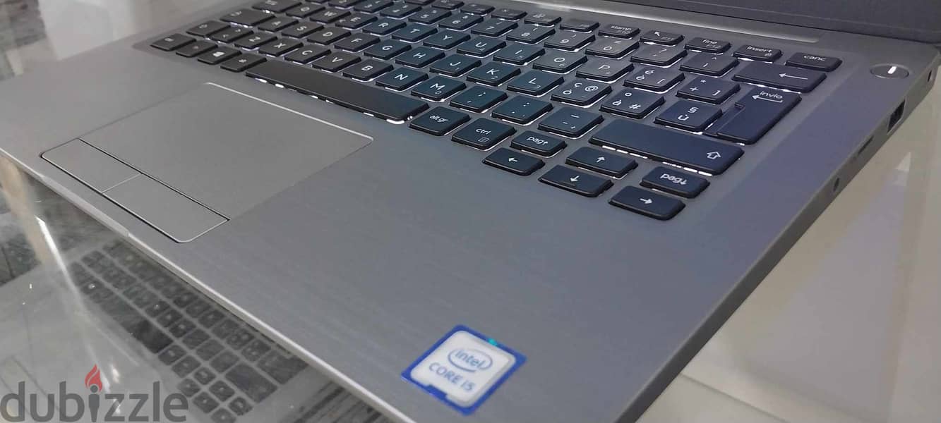 Dell 7400 الجيل التامن i5 بماتيريال معدن و لون فضي شيك جدا ultra slim 4