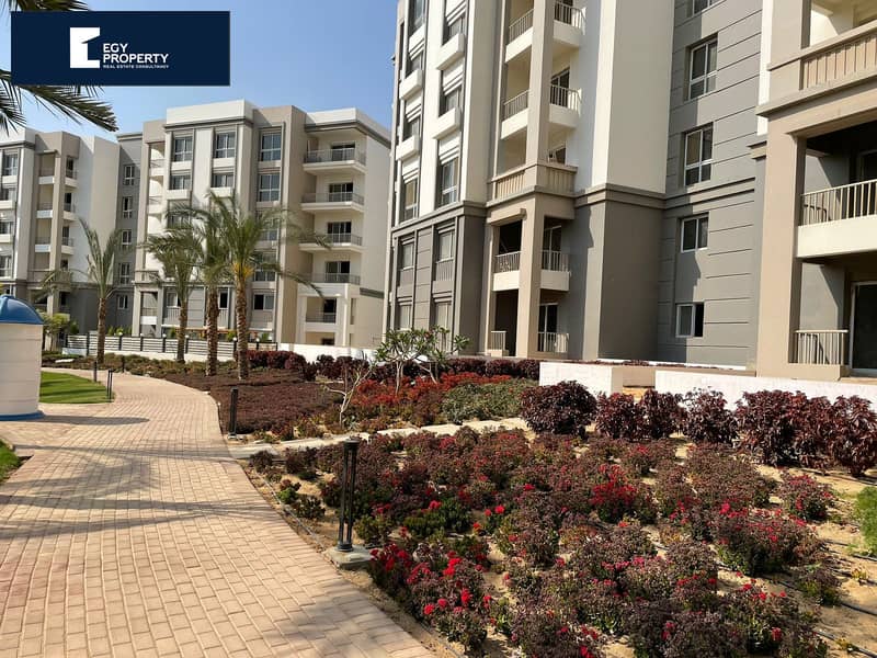 Lowest Price and Down Payment in Greens Hyde Park New Cairo For Sale Best Price Own Your Apartment Now !! 5