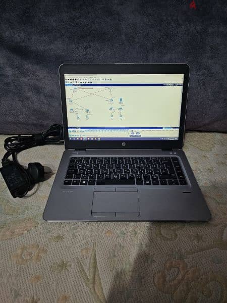 HP Elitebook G4 
8GB Ram 128GB M. 2 500GB HDD 2