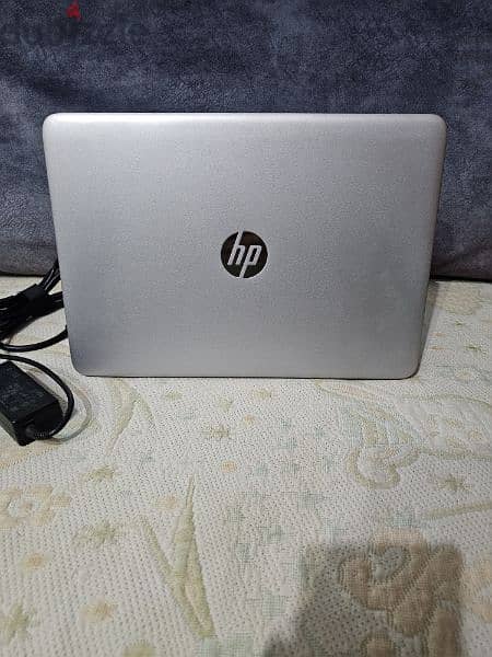 HP Elitebook G4 
8GB Ram 128GB M. 2 500GB HDD 6