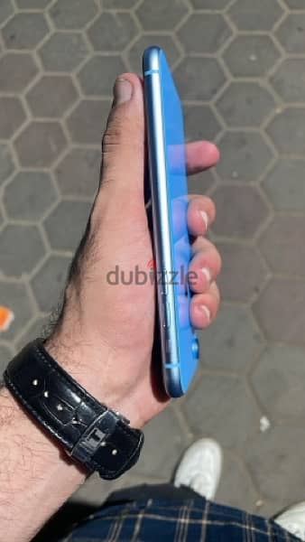 iPhone XR 128 b:82% معه العلبه 4