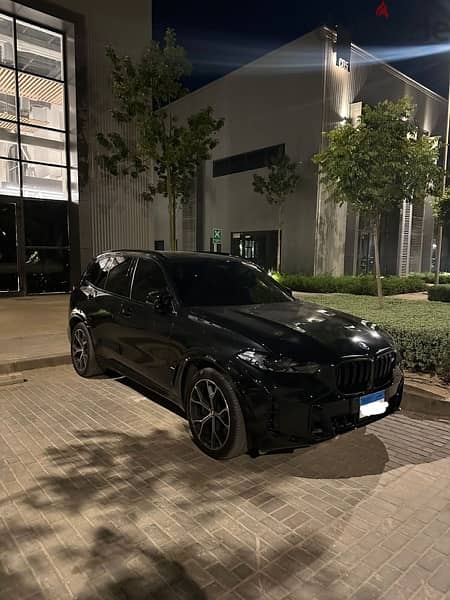 BMW X5 M60 2024 2