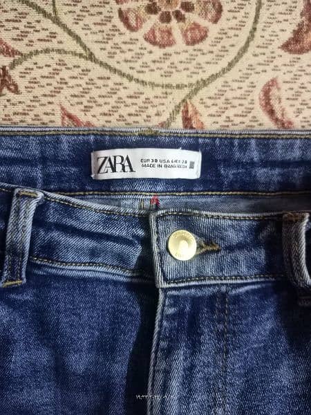 بنطلون جينز ليجن من ZARA 1