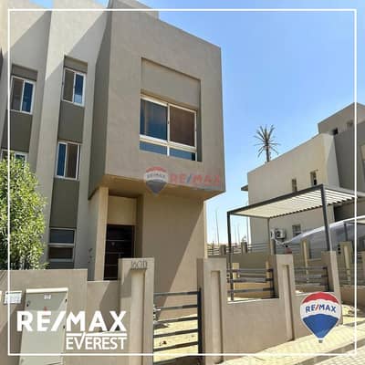 Townhouse Corner for sale in  Etapa Compound - Sheikh Zayed