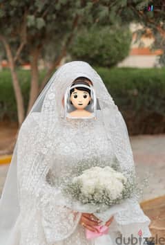 للبيع فستان زفاف + جبونه + طرحة من محل Diala bridal